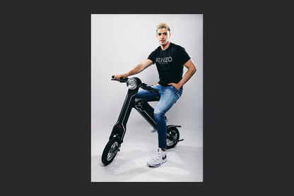 Cruzaa E-Scooter Carbon Black with Built-in Speakers & Bluetooth